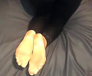 Ultra glossy pantyhose soles