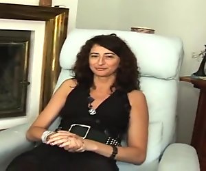 fely MILF debutante francaise durante launching - Red XXX