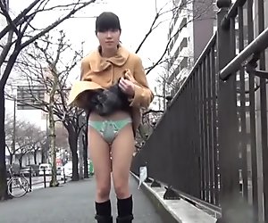 Asian babe pulls up skirt